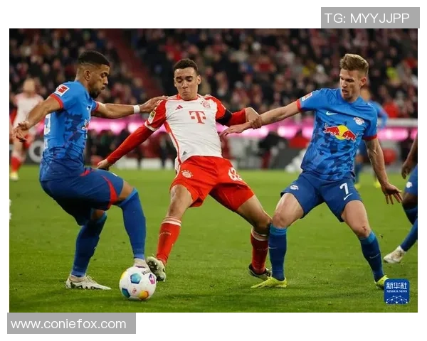 国王杯激战：拜仁与莱比锡平局收官补时进球引发全场狂欢