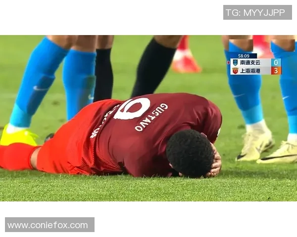 友谊赛精彩对决里昂险胜那不勒斯红牌事件引发全场热议