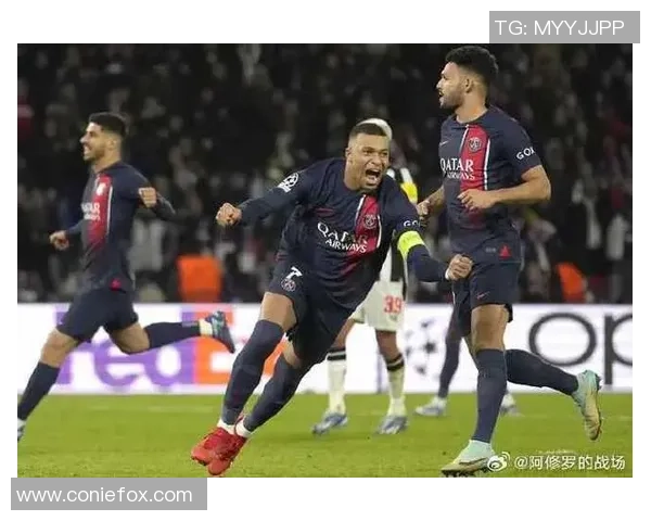 意甲激战莱比锡与巴黎圣日耳曼战成平局帽子戏法引发争议判罚热议