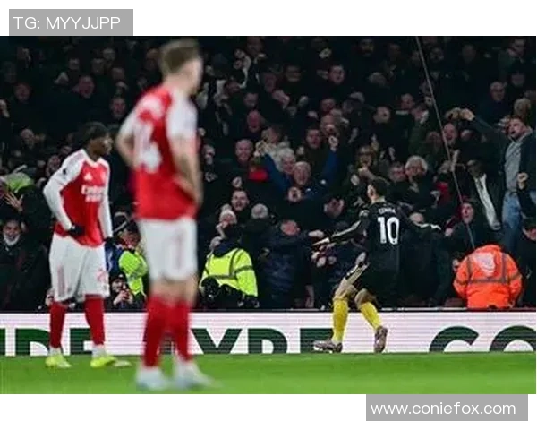 英超激战：多特蒙德逆转阿森纳神奇扑救引发全场狂欢